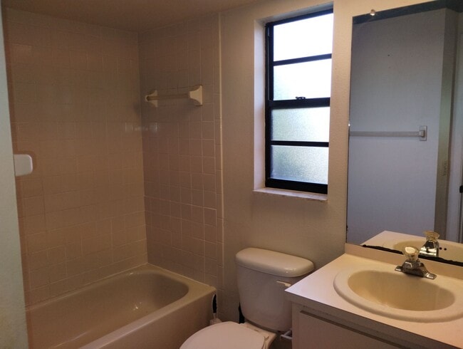 Building Photo - Spacious 3 Bedroom / 2 Bath Home with 2-Car Garage on Nearly ¼ Acre – Spring Hill Area