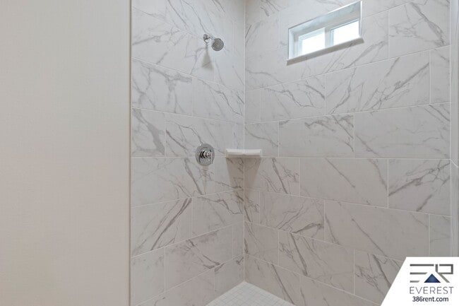 Building Photo - FULLY FENCED, LIKE NEW 3/2/2 IN PINE LAKES