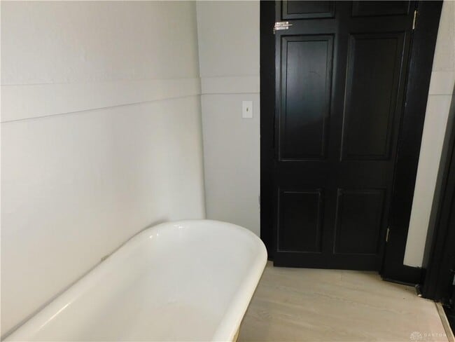 Building Photo - 611 W Columbia St