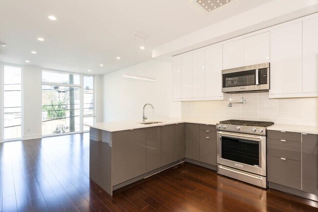 Building Photo - 129 Brunswick St