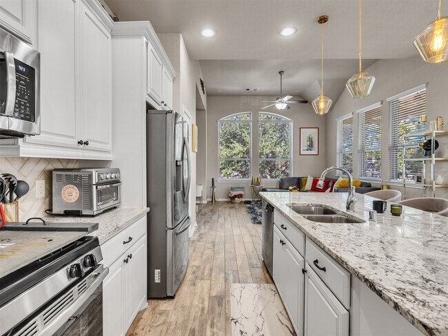 Building Photo - 12423 Alora Bluff Trail