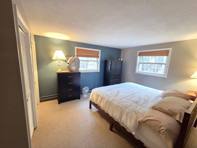 Building Photo - 15 Broomstick Ln