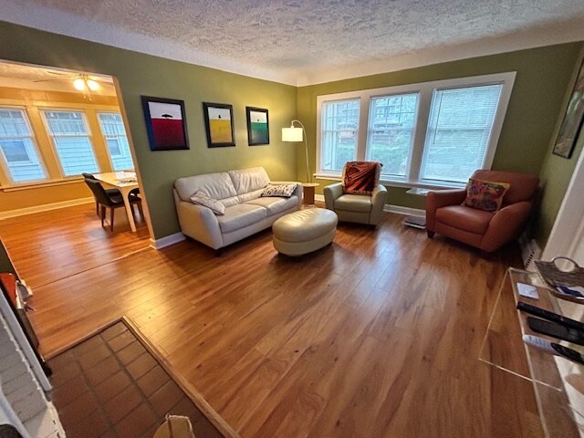 Living room view - 2933 E Derbyshire Rd