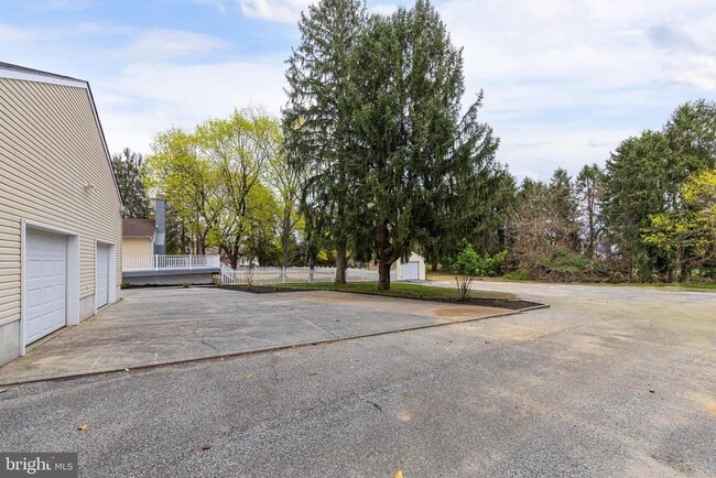 Building Photo - 370 Ganttown Rd