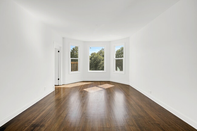 Building Photo - 3836 W Diversey Ave