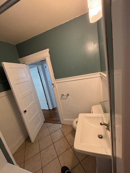 Building Photo - 405 Tompkins St