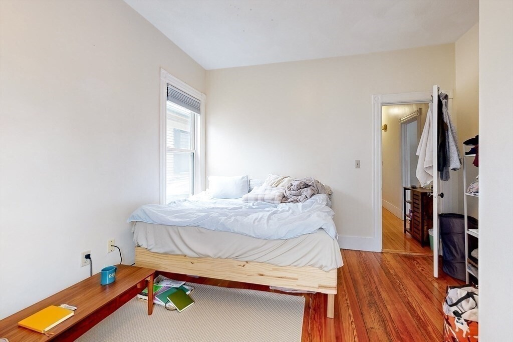 Building Photo - 154 Elm St