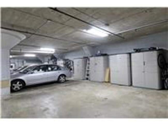 Building Photo - 4901 Washington Boulevard 4B