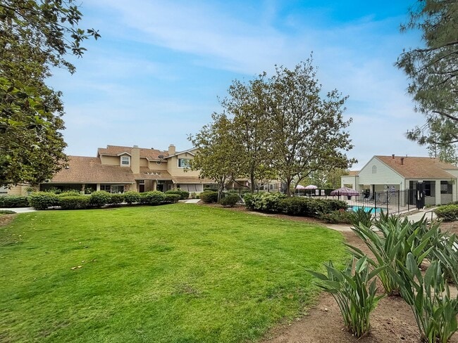 Building Photo - Charming 2BD/2BA Townhouse in Clairemont M...