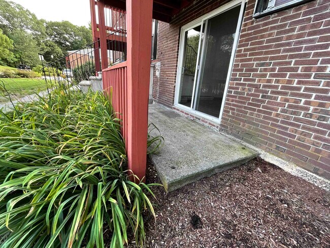 Building Photo - 99 Powers St