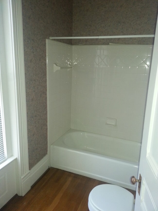 Building Photo - Beautiful 2 bedroom 3 bath condo in the Cherokee Triangle/ Highlands area- ready mid May