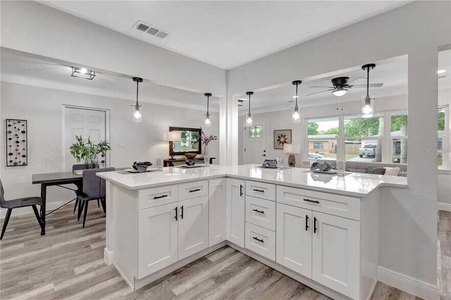 Building Photo - 6660 17th Ln N