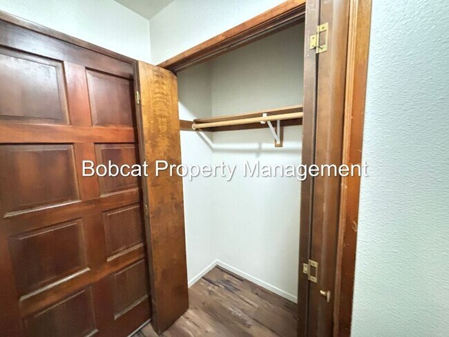 Building Photo - 1516 South Ct