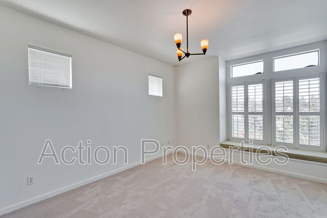 Building Photo - 146 Holly Ct
