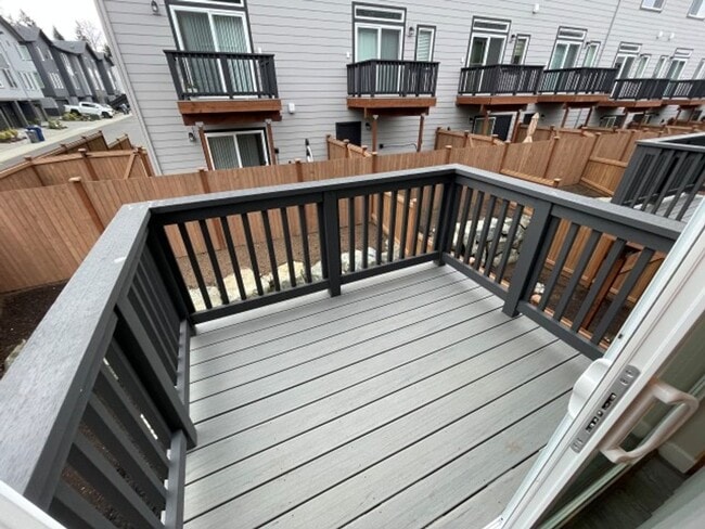 Building Photo - 4Bd/3.5Ba Snohomish Townhouse