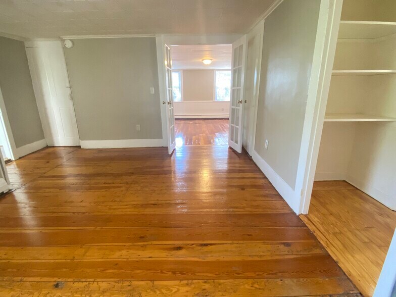 Building Photo - 82 Riverside St