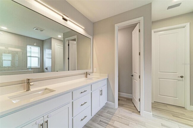Building Photo - 1079 Waterline Ct