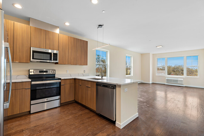 Building Photo - 209 Oakdene Pl