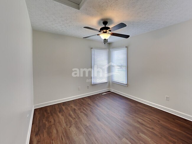 Building Photo - 5232 Dietrich Ave
