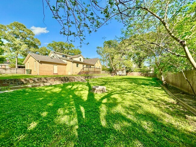 Building Photo - Spacious 4 Bedroom in the Heart of Tyler! Available Now!