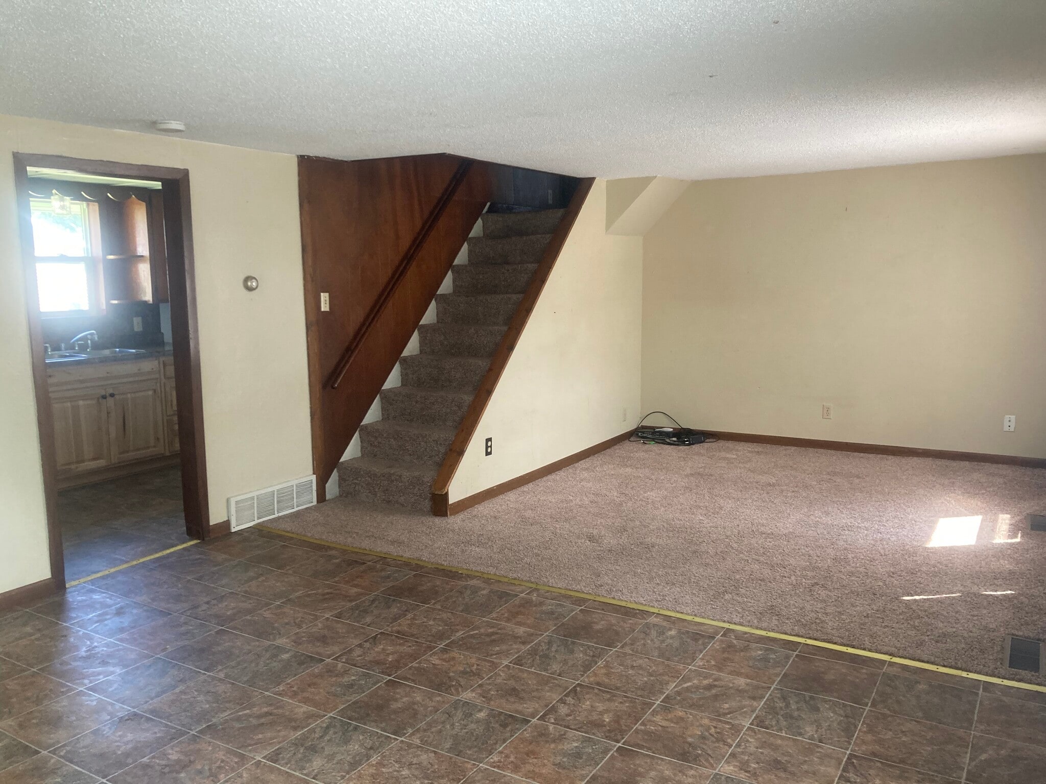 Building Photo - 214 S 4th Ave E