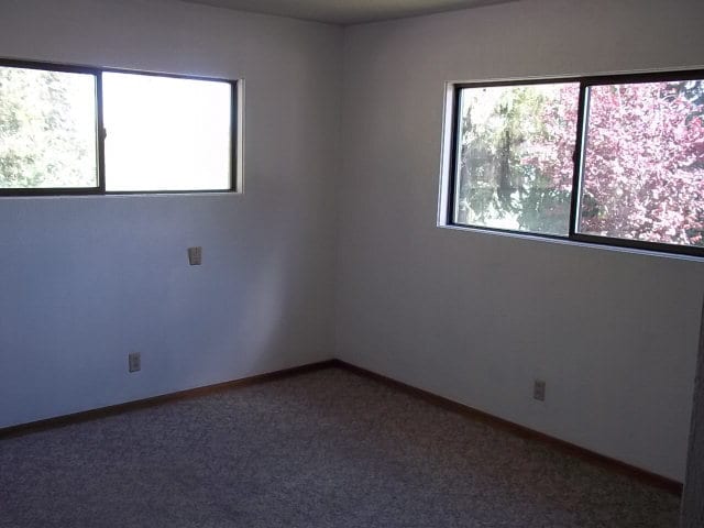 Building Photo - 1315 NE Orchard Dr