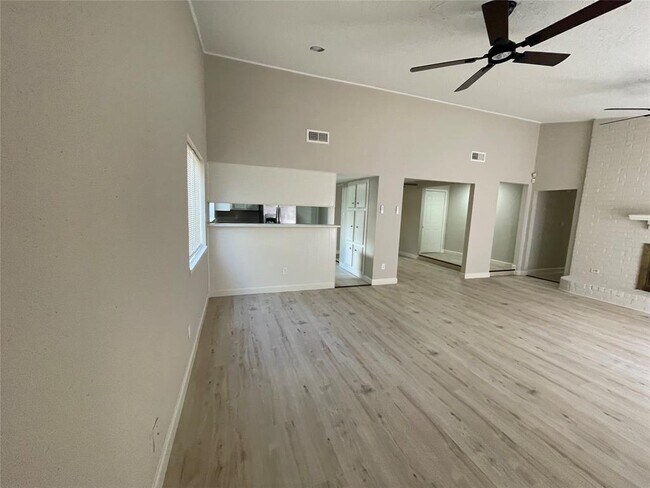 Building Photo - 10426 Towneview Dr