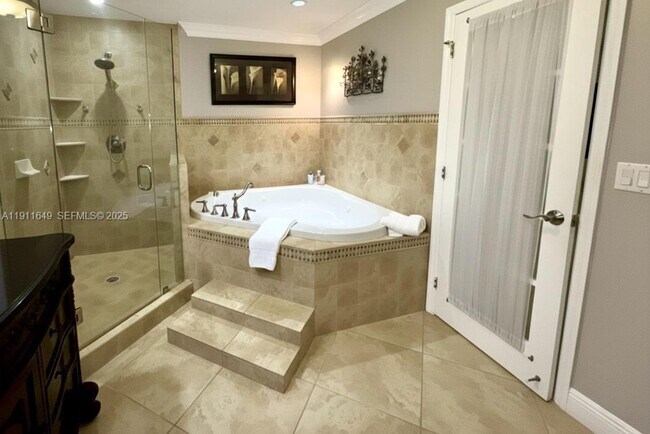 Building Photo - 6905 SW 148th Ct