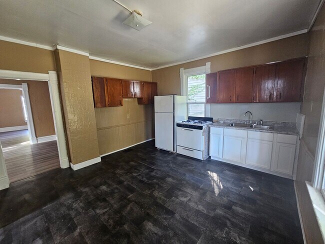 Building Photo - 4 Bedroom Home for Rent