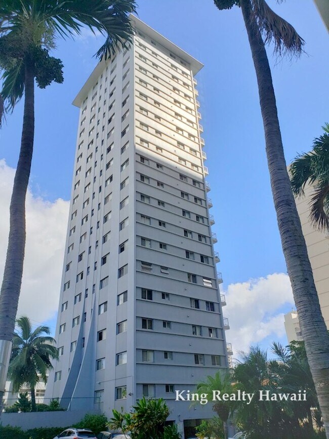 Building Photo - **UPGRADED, RARE Only 2 units per floor! 2...