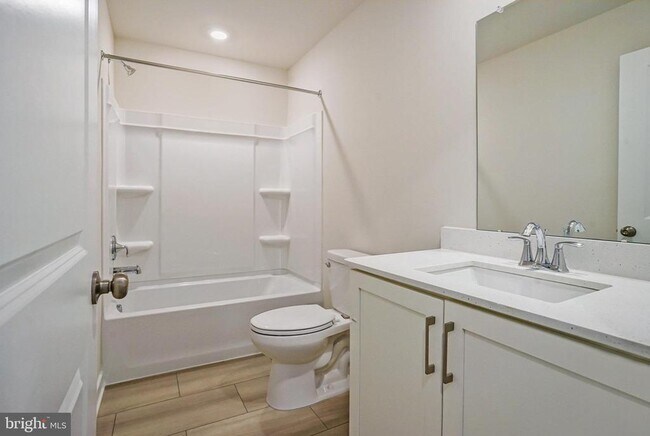 Building Photo - 708 Platinum Dr