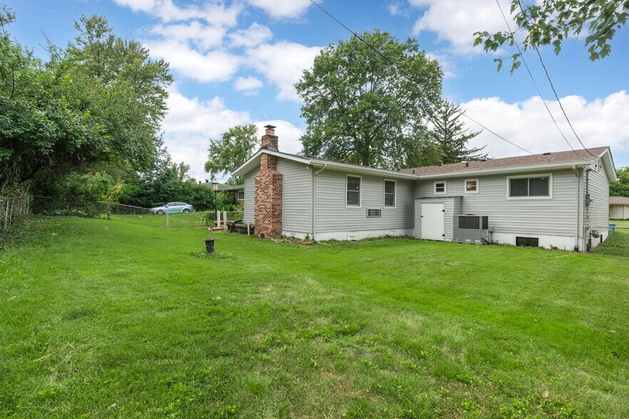 Building Photo - 2734 Beloit Dr