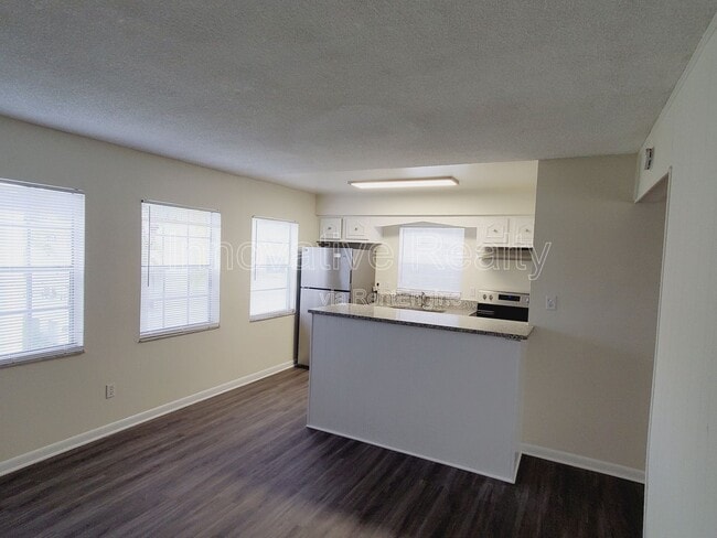 Building Photo - 5250 Davisson Ave