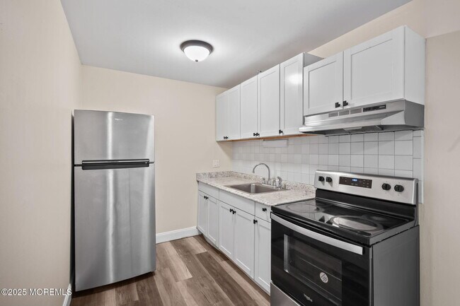 Building Photo - 175 Buckelew Ave