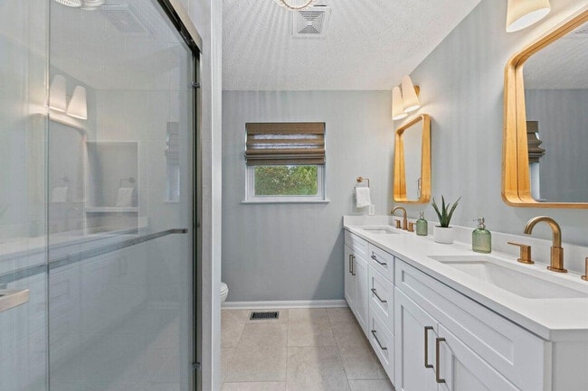 Building Photo - 169 Pompano St