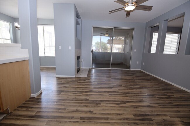 Building Photo - First Floor Condo in Green Valley!