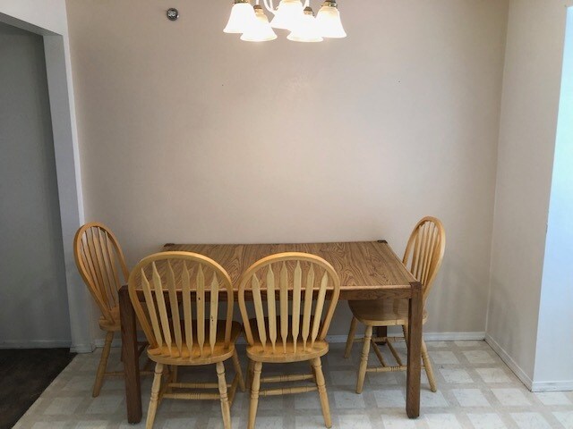 Dining area - 718 W 1720 N