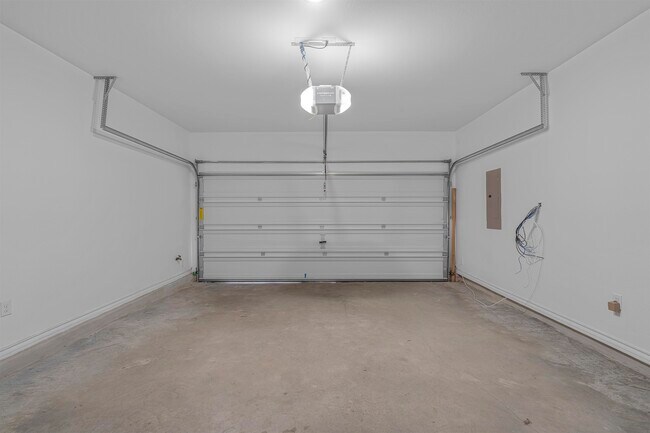 Building Photo - 9916 Bijan Dr