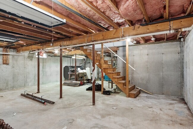 Building Photo - 4 Sterling Ln