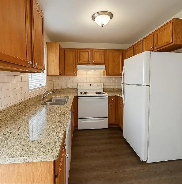 Building Photo - 1491 Sherwood Dr