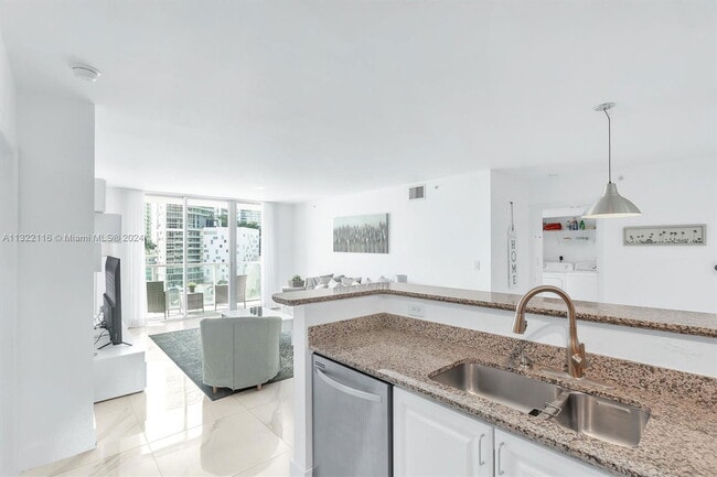 Building Photo - 1155 Brickell Bay Dr