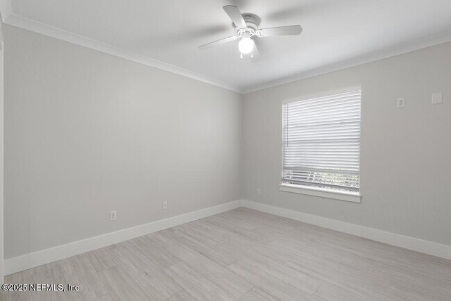 Building Photo - 744 Dewdrop Loop