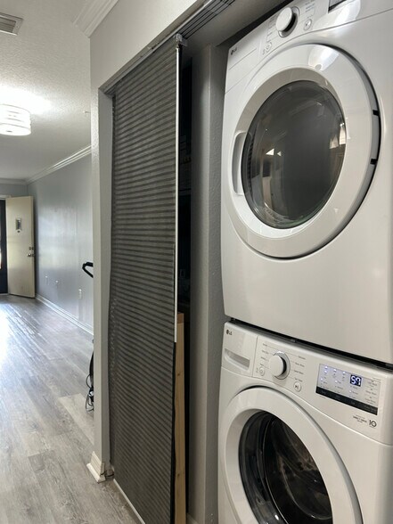 Building Photo - 2369 Walton Cir