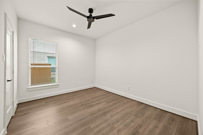 Building Photo - 2710 Bronze Vis Dr
