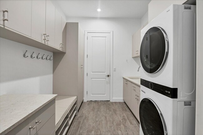 Building Photo - 5657 Scarlotti St