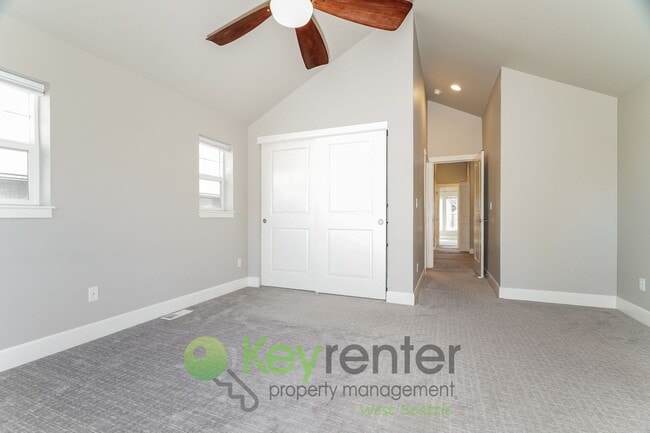 Building Photo - Modern 3 Bedroom with Office Space, Balcon...