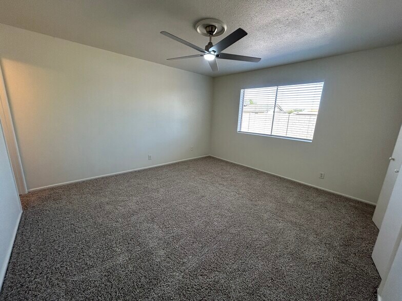 Building Photo - 7222 W Rose Ln