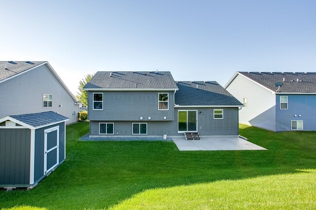 Building Photo - 12331 Pineridge Way N