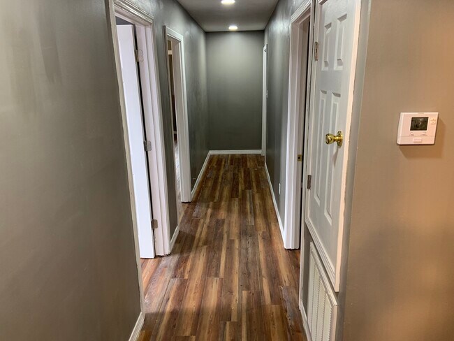 Building Photo - 1130 N 13th Ave