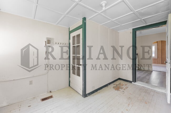 Building Photo - 601 SE 5th St